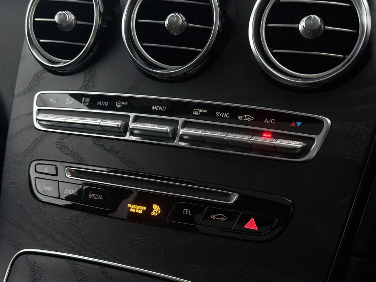 Mercedes-Benz GLC thumbnail Interior Front