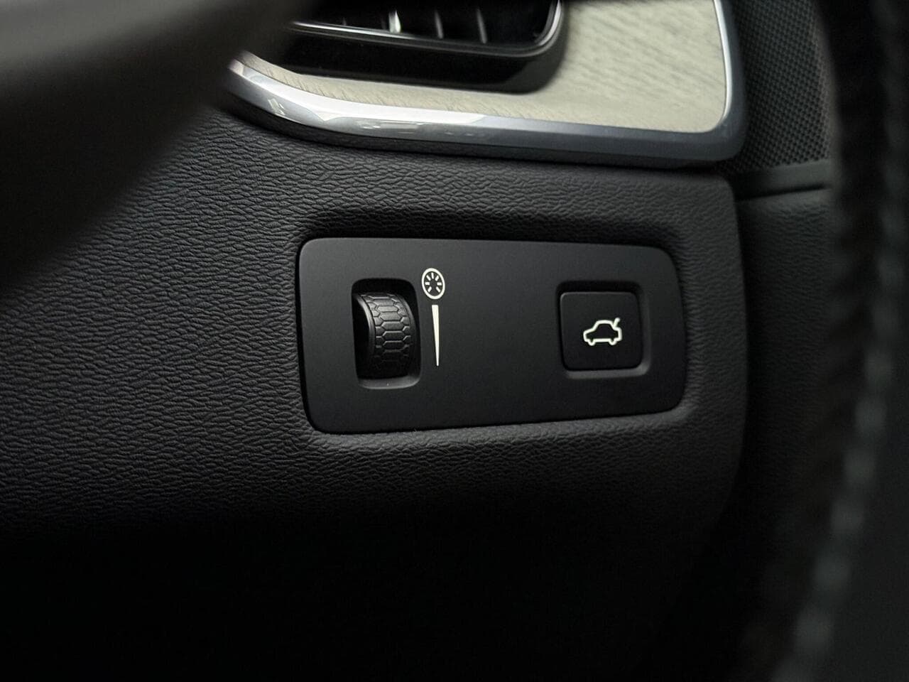 Volvo XC60 thumbnail Misc Controls