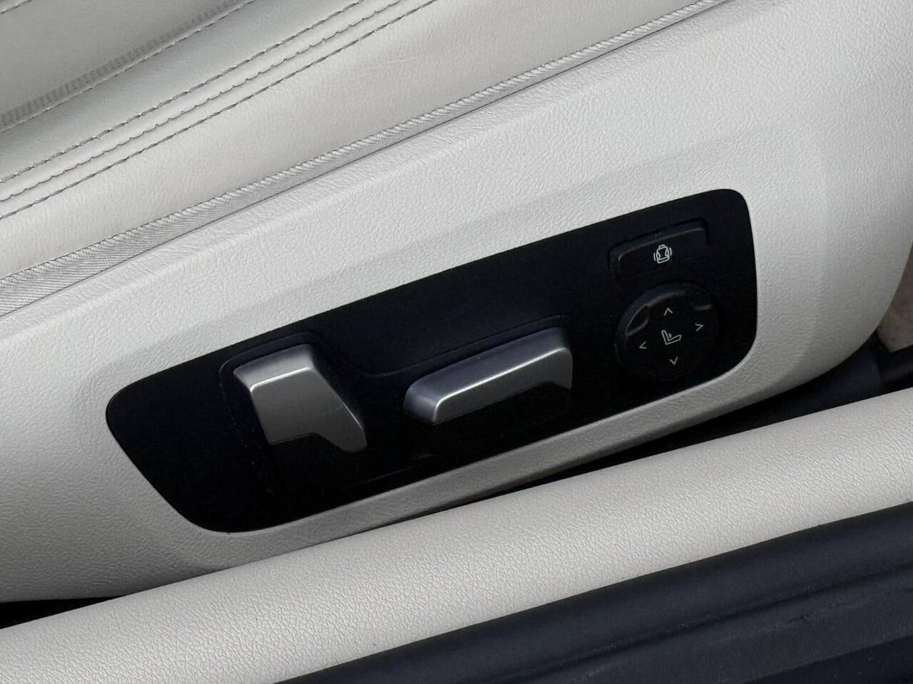 BMW 8 Series thumbnail Misc Controls
