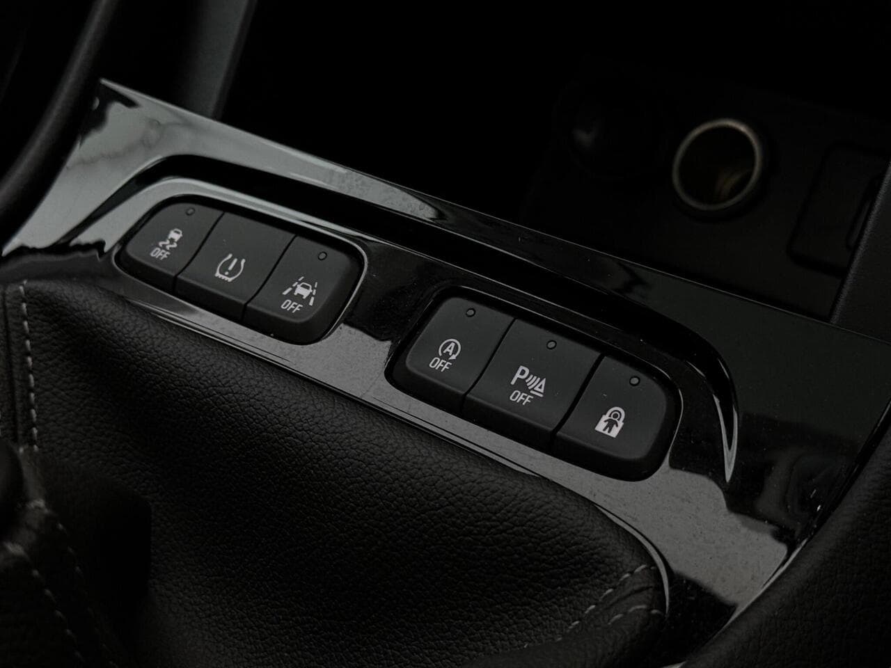 Vauxhall Grandland X thumbnail Misc Controls