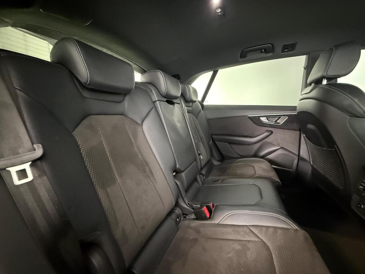 Audi Q8 thumbnail Seats Rear