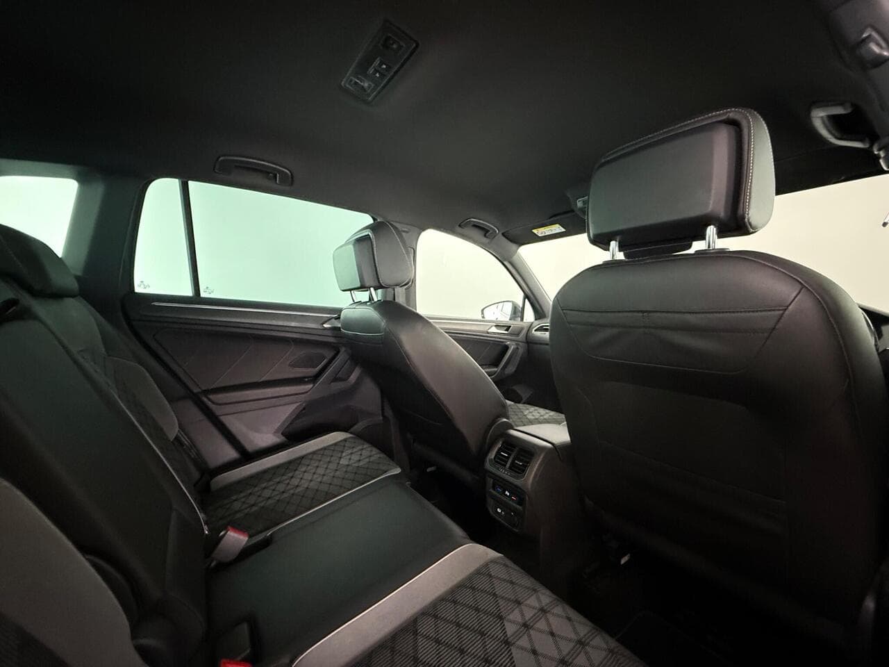 Volkswagen Tiguan thumbnail Seats Rear