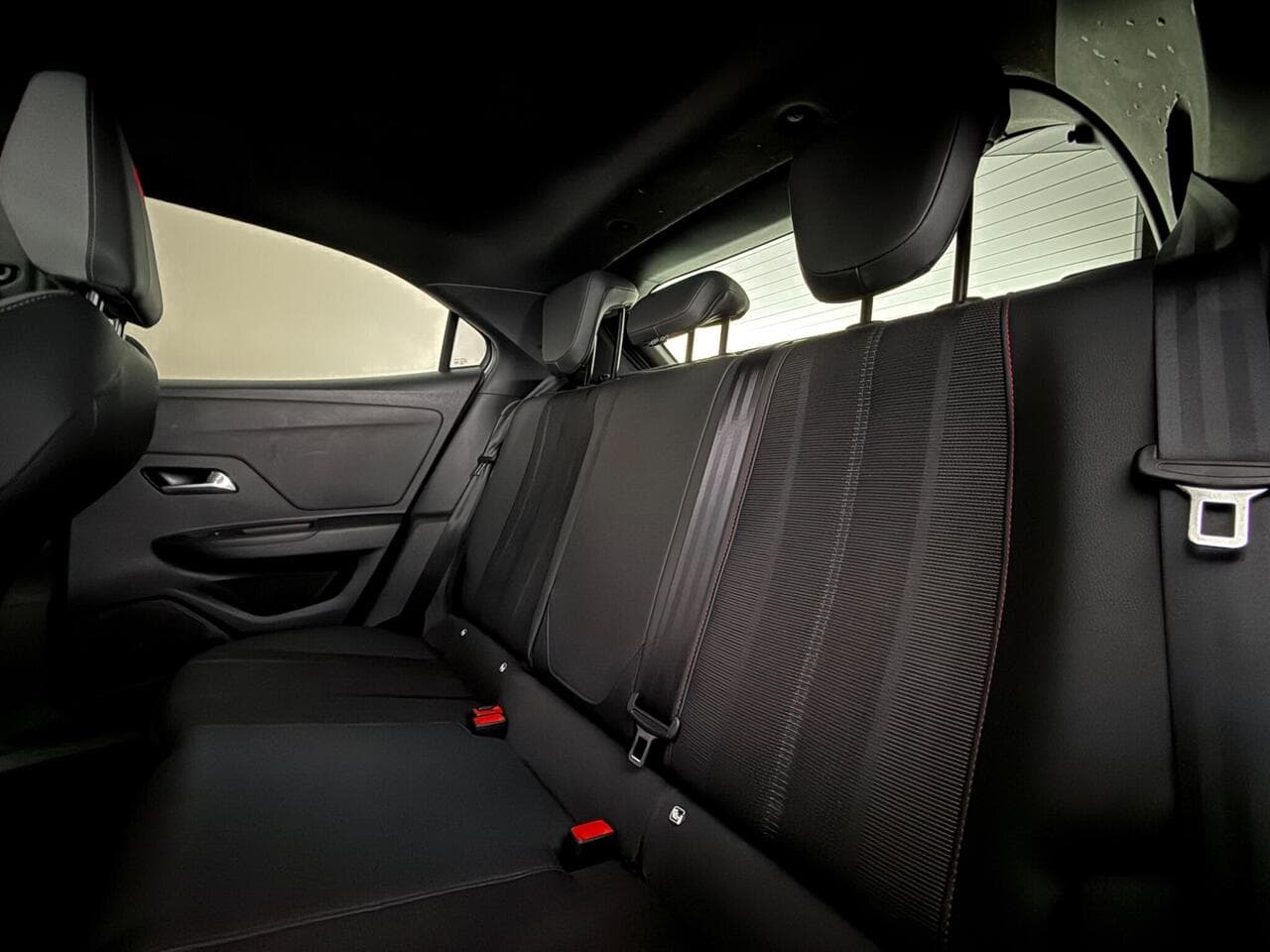 Vauxhall Mokka thumbnail Seats Rear