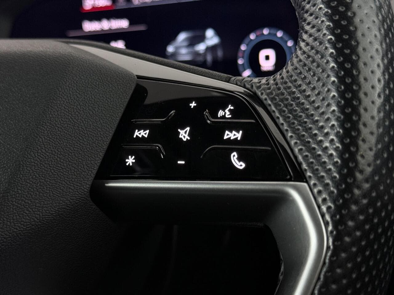 Audi Q4 e-tron thumbnail Misc Controls