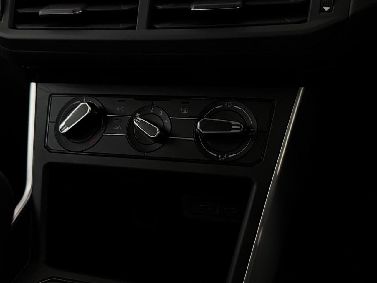 Volkswagen Polo thumbnail Misc Controls