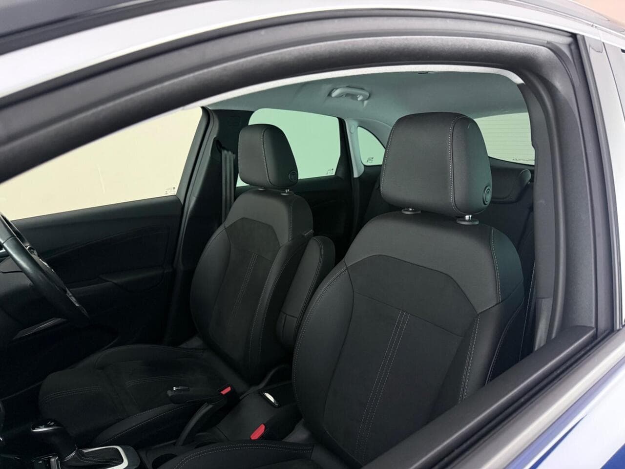 Vauxhall Crossland thumbnail Seats Rear