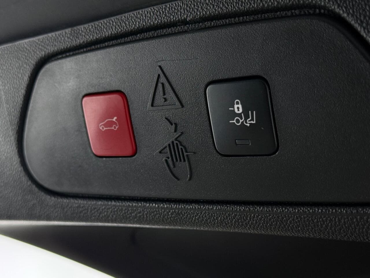 Vauxhall Grandland thumbnail Misc Controls