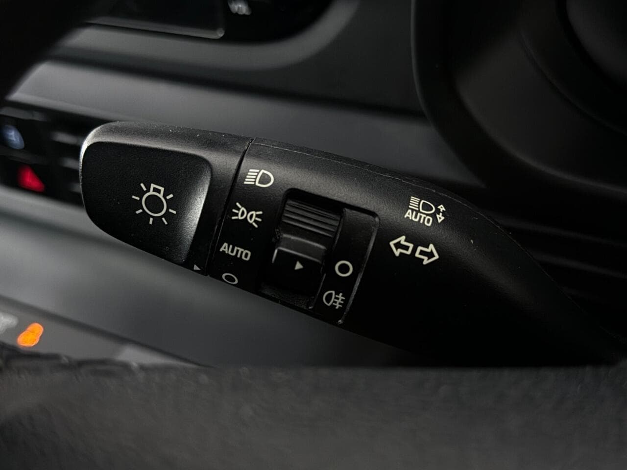 Hyundai i20 thumbnail Misc Controls