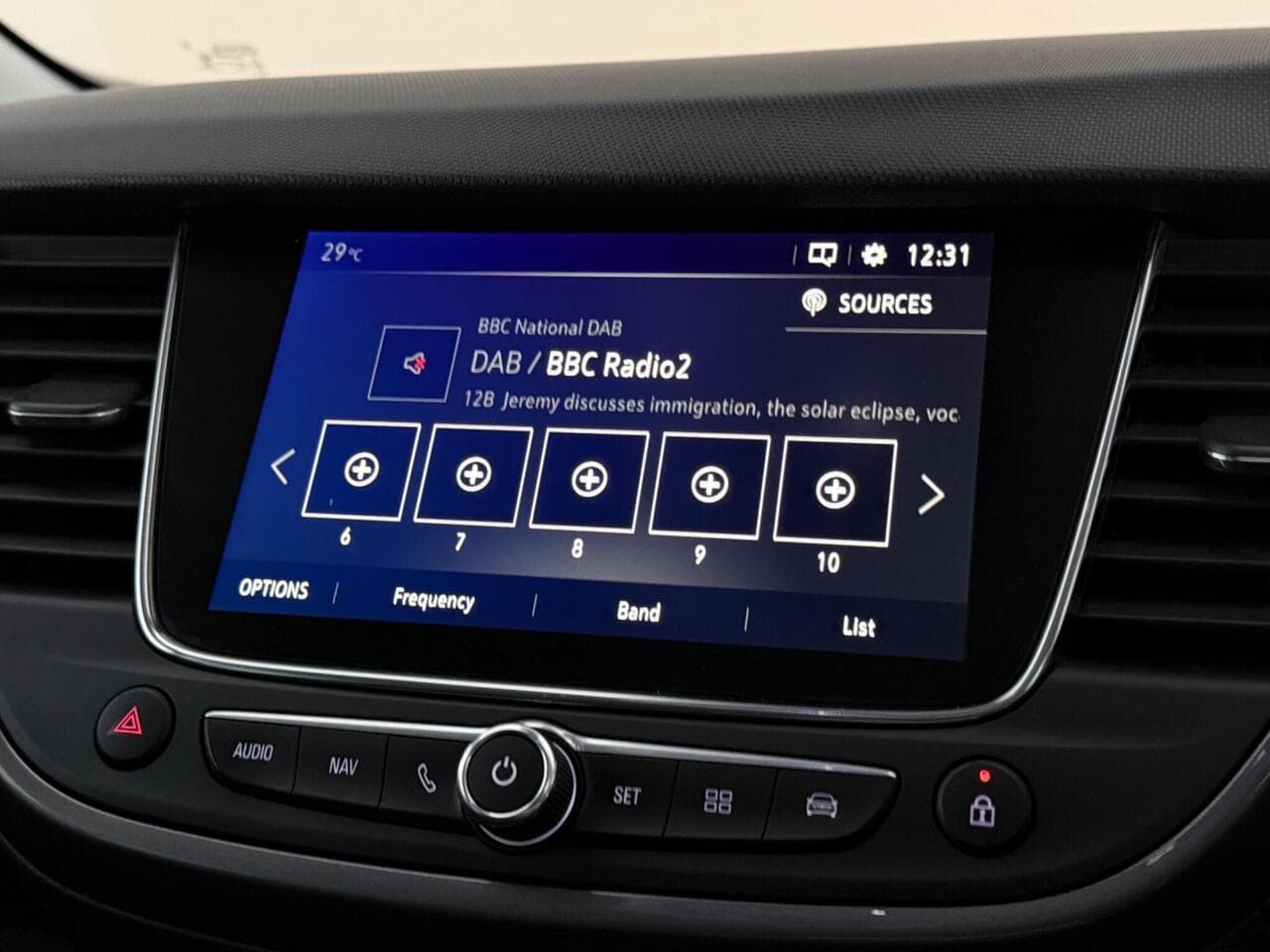 Vauxhall Crossland X thumbnail Infotainment System