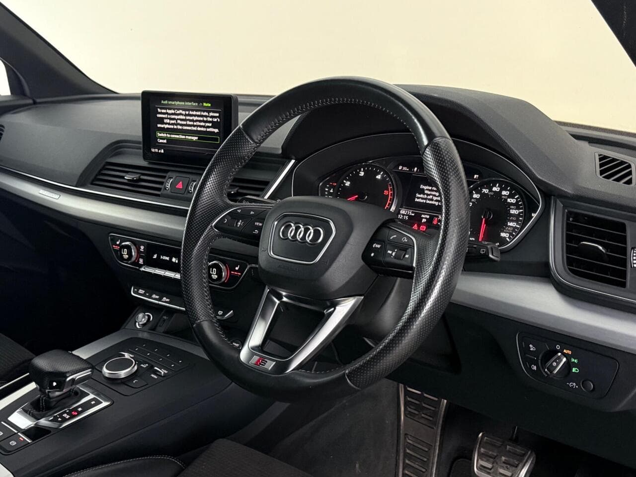 Audi Q5 thumbnail Interior Front