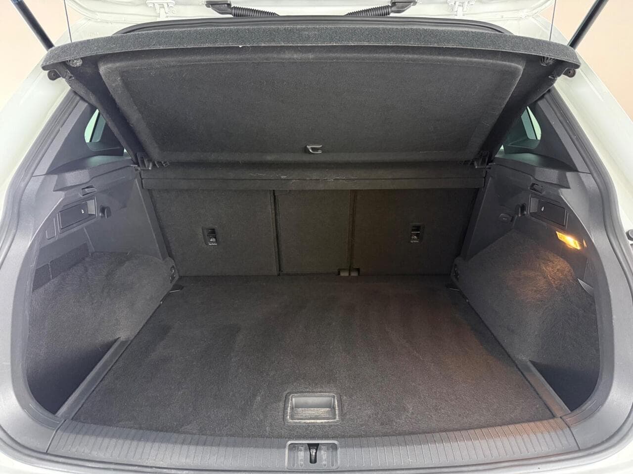 Volkswagen Tiguan thumbnail Boot