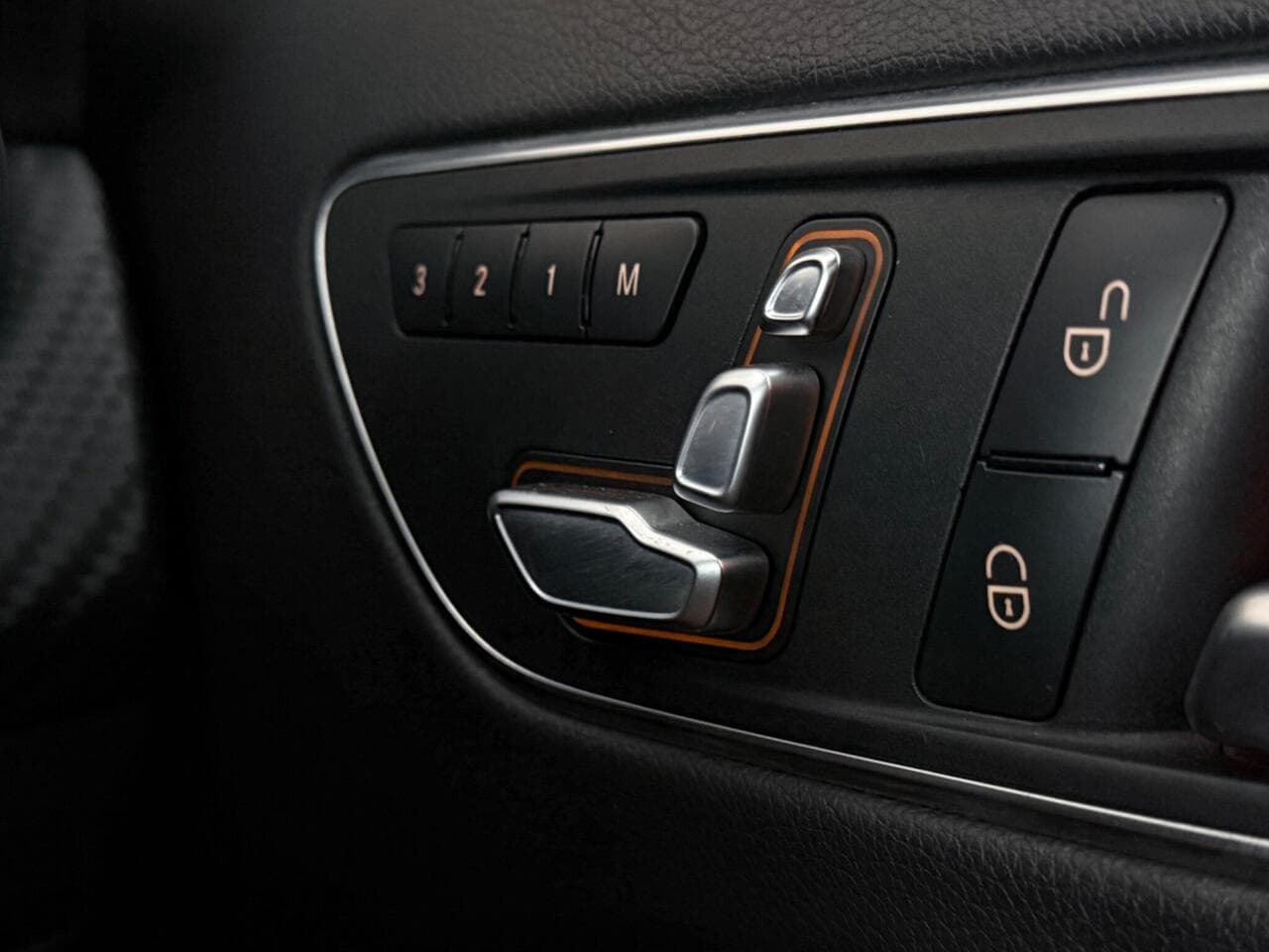 Mercedes-Benz A Class thumbnail Misc Controls