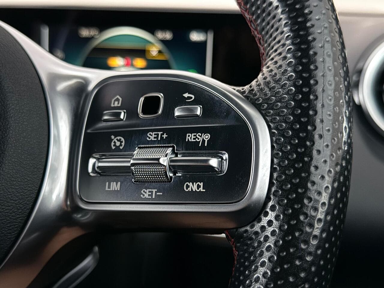 Mercedes-Benz GLB thumbnail Misc Controls