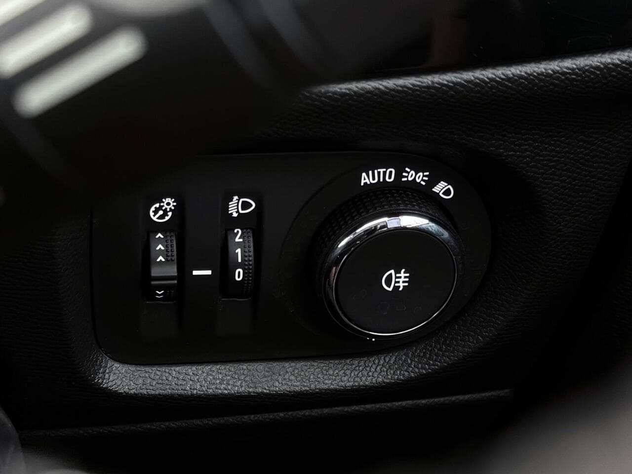 Vauxhall Corsa thumbnail Misc Controls