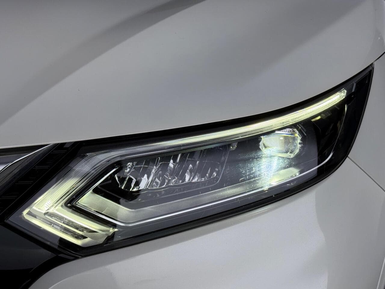 Nissan Qashqai thumbnail Lights Front