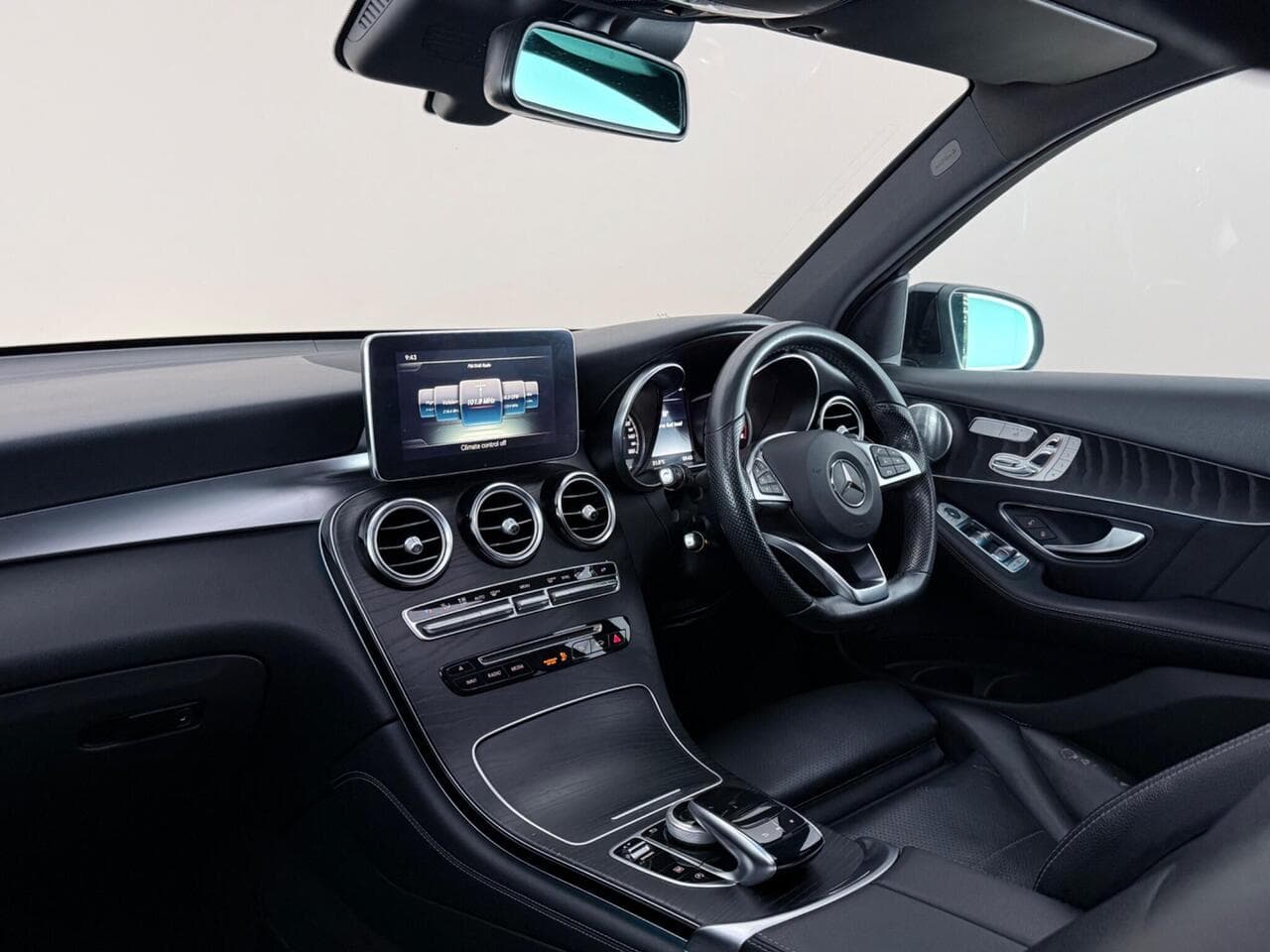 Mercedes-Benz GLC thumbnail Interior Front