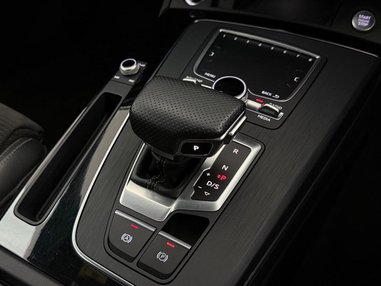 Audi Q5 thumbnail Interior Front