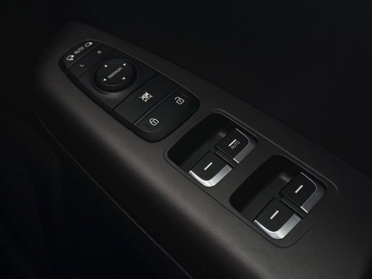 Kia Sportage thumbnail Misc Controls