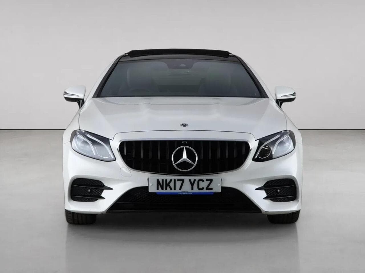 Mercedes-Benz E Class thumbnail Front