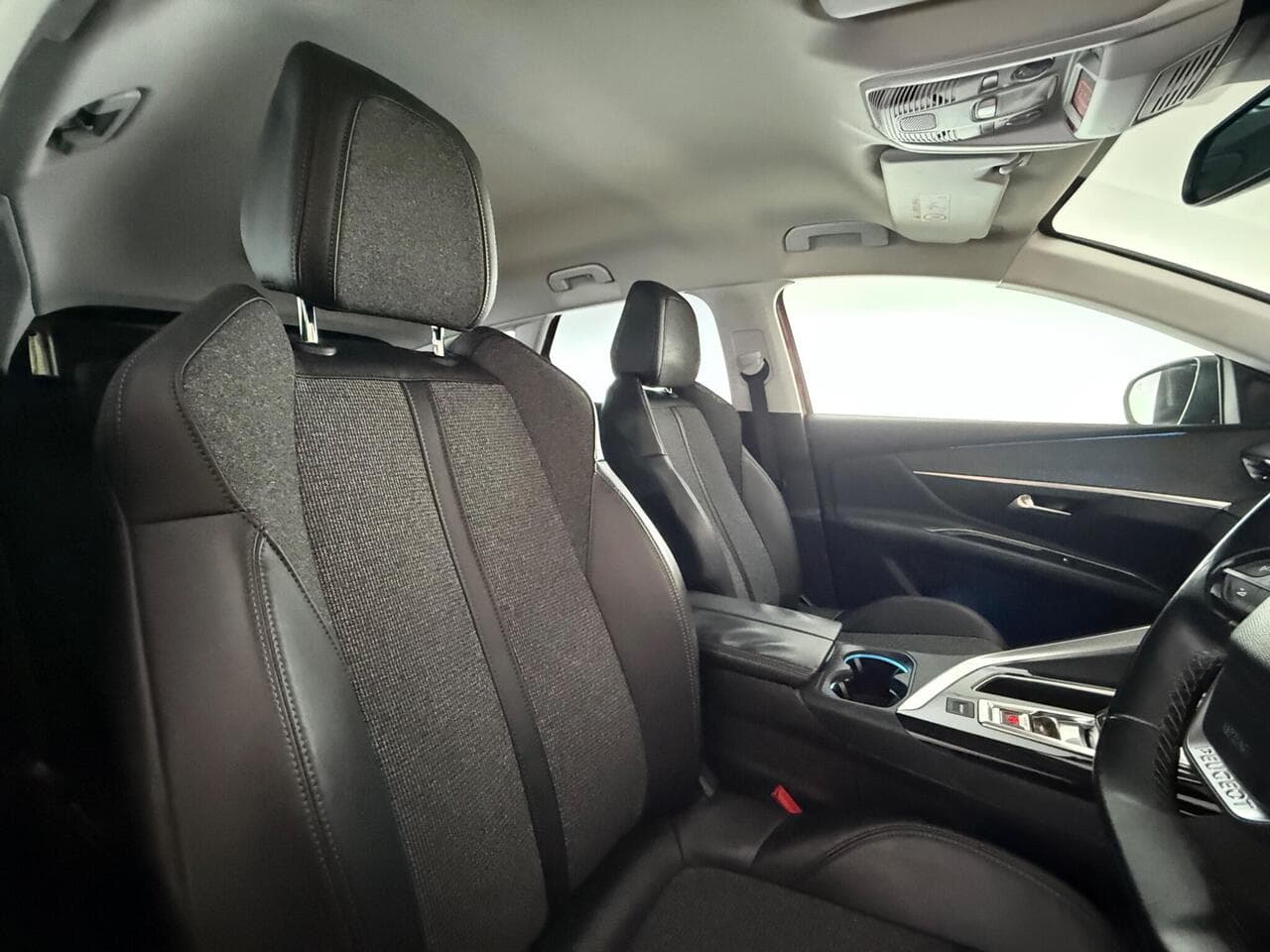 Peugeot 3008 thumbnail Seat Driver