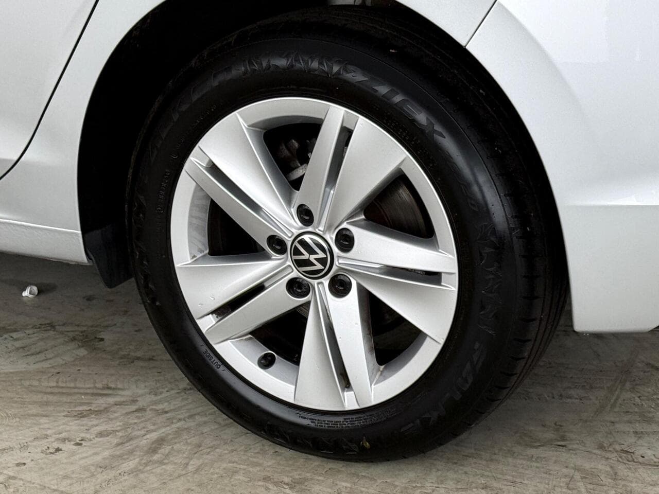 Volkswagen Golf thumbnail Wheel