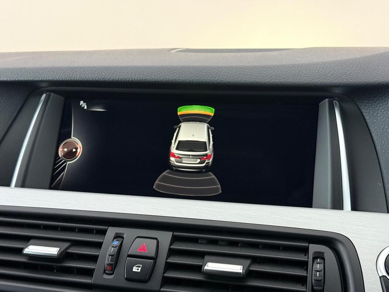 BMW 5 Series thumbnail Infotainment System