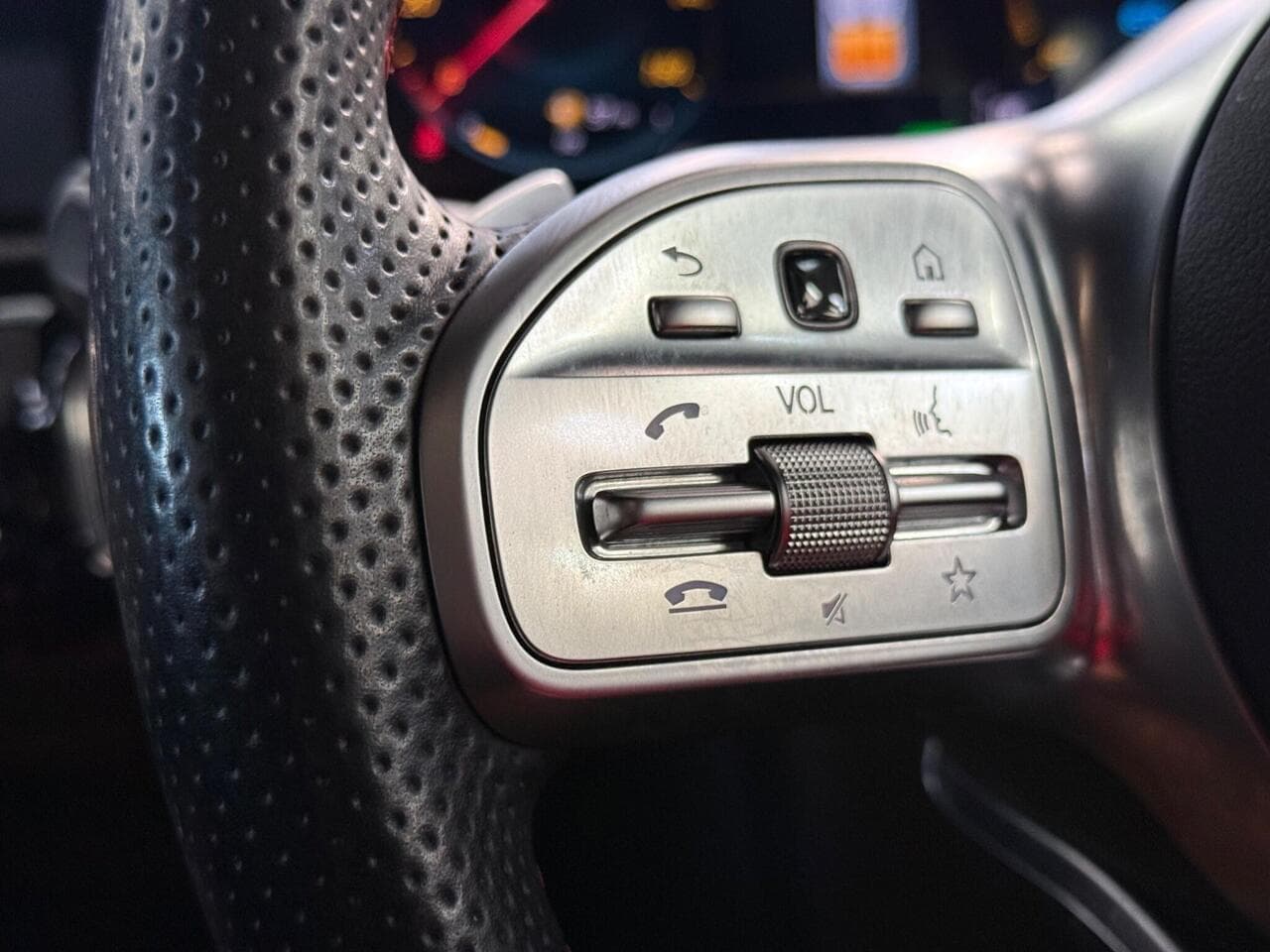 Mercedes-Benz A Class thumbnail Misc Controls