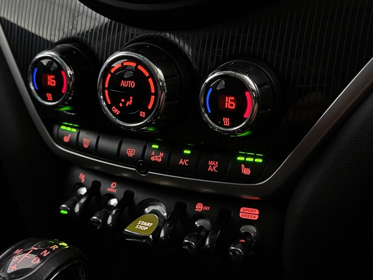 MINI Countryman thumbnail Interior Front