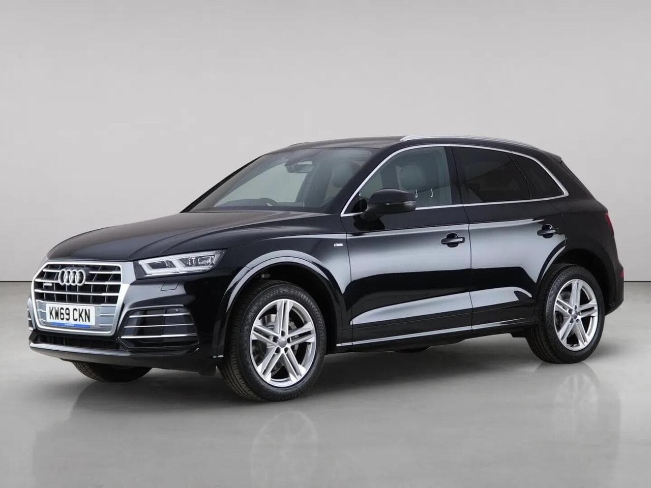 Audi Q5 thumbnail Front Left