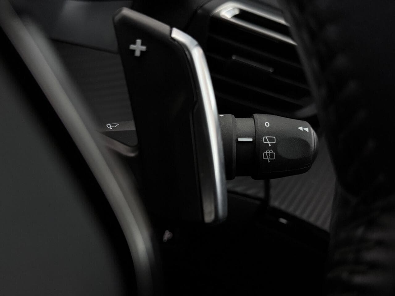 Peugeot 2008 thumbnail Misc Controls