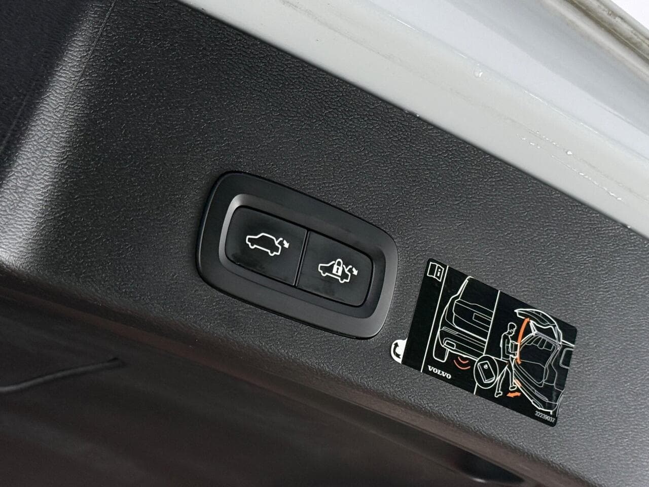 Volvo XC40 thumbnail Misc Controls