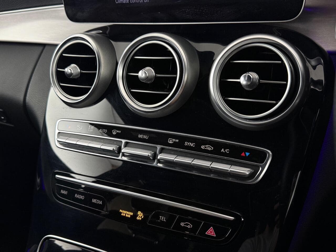 Mercedes-Benz C Class thumbnail Interior Front