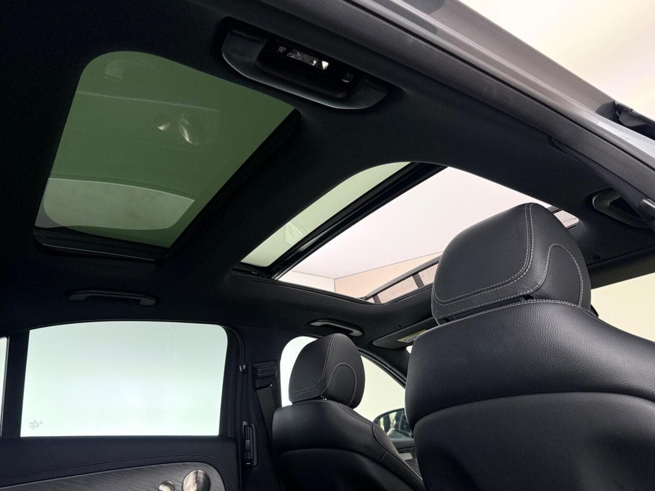 Mercedes-Benz E Class thumbnail Roof