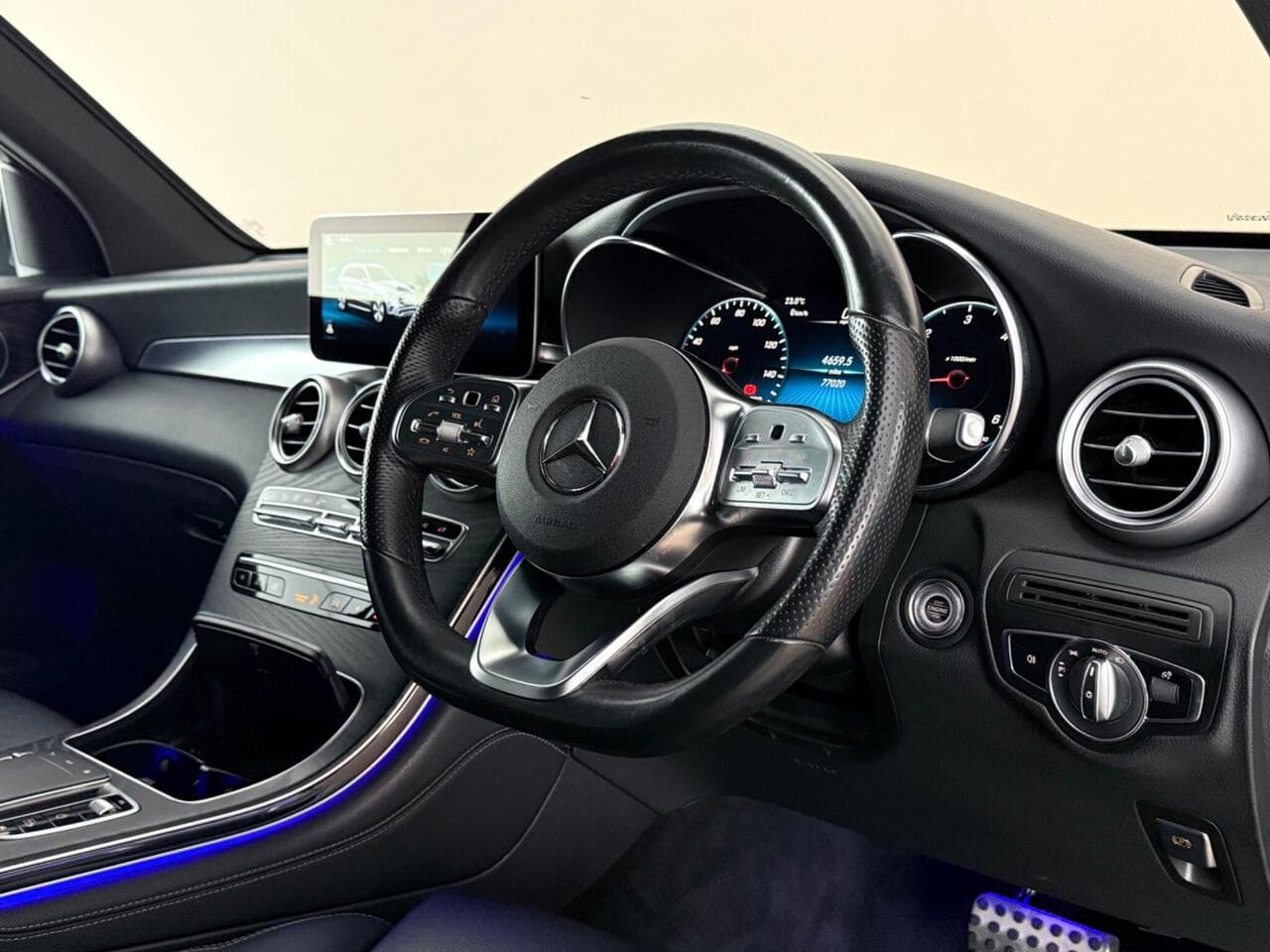 Mercedes-Benz GLC thumbnail Interior Front