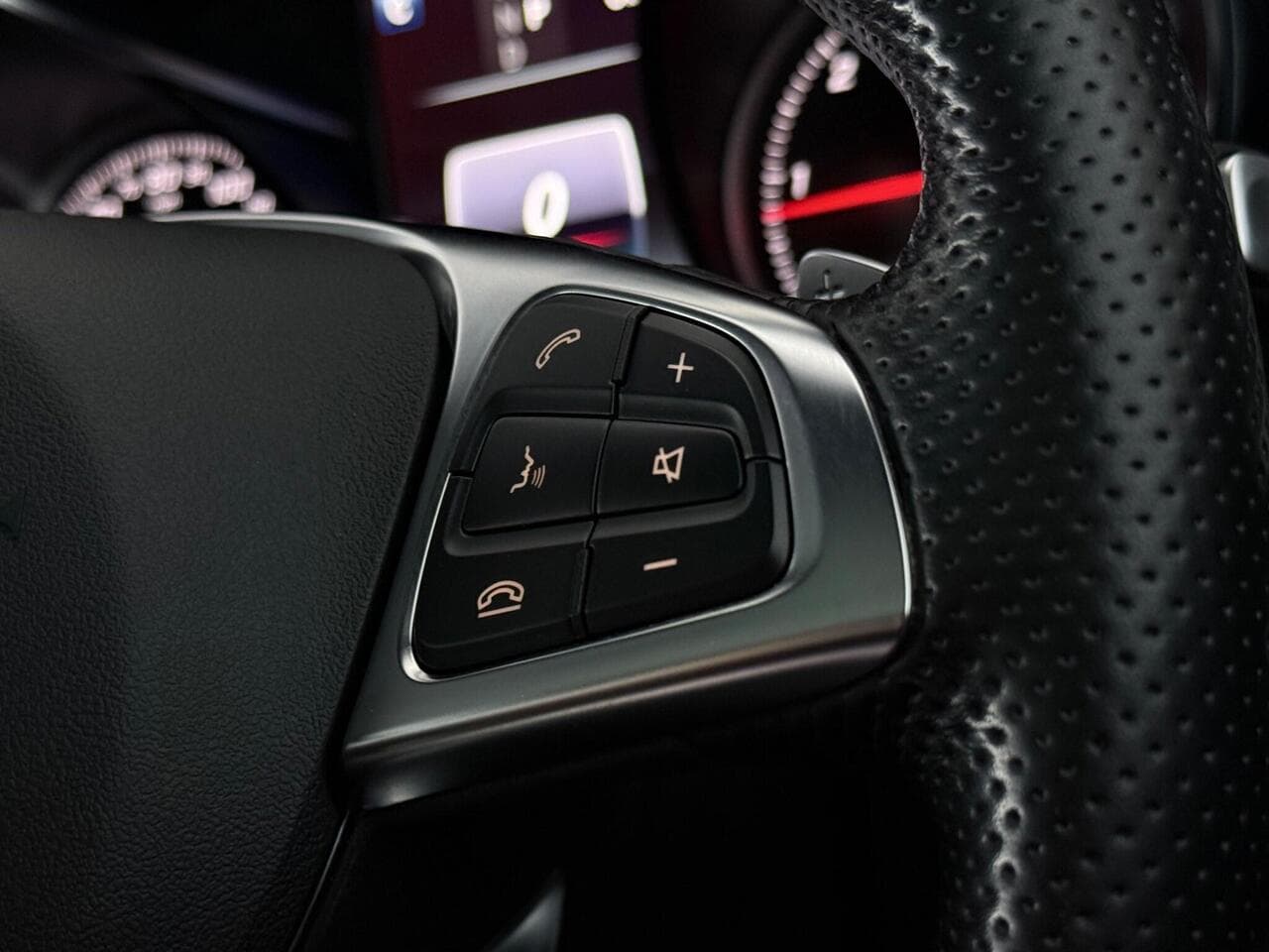 Mercedes-Benz GLC thumbnail Misc Controls