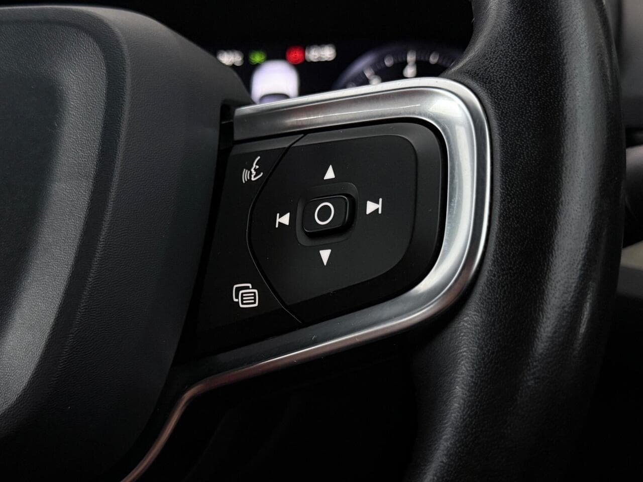 Volvo XC40 thumbnail Misc Controls