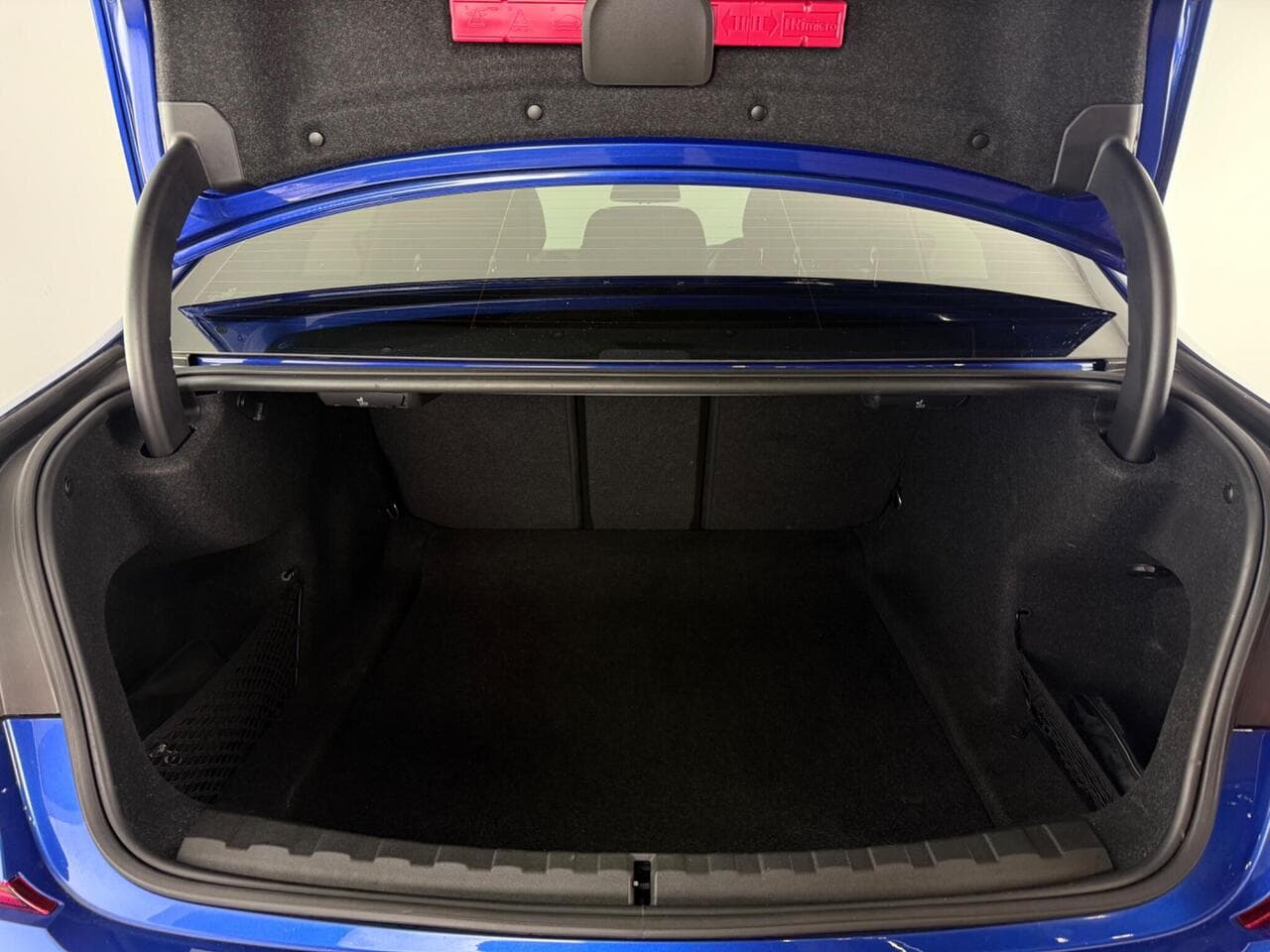 BMW 3 Series thumbnail Boot