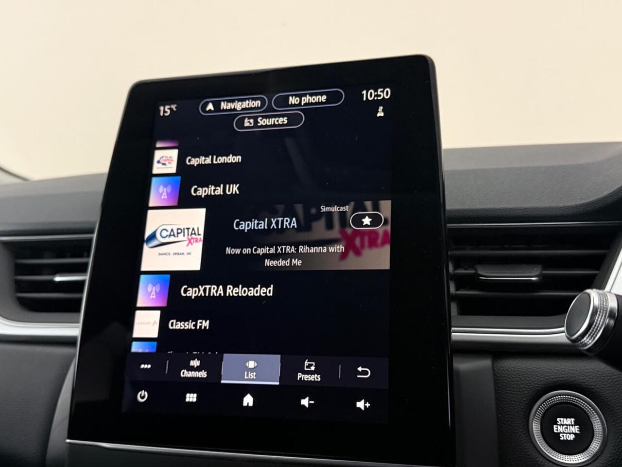 Renault Captur thumbnail Infotainment System