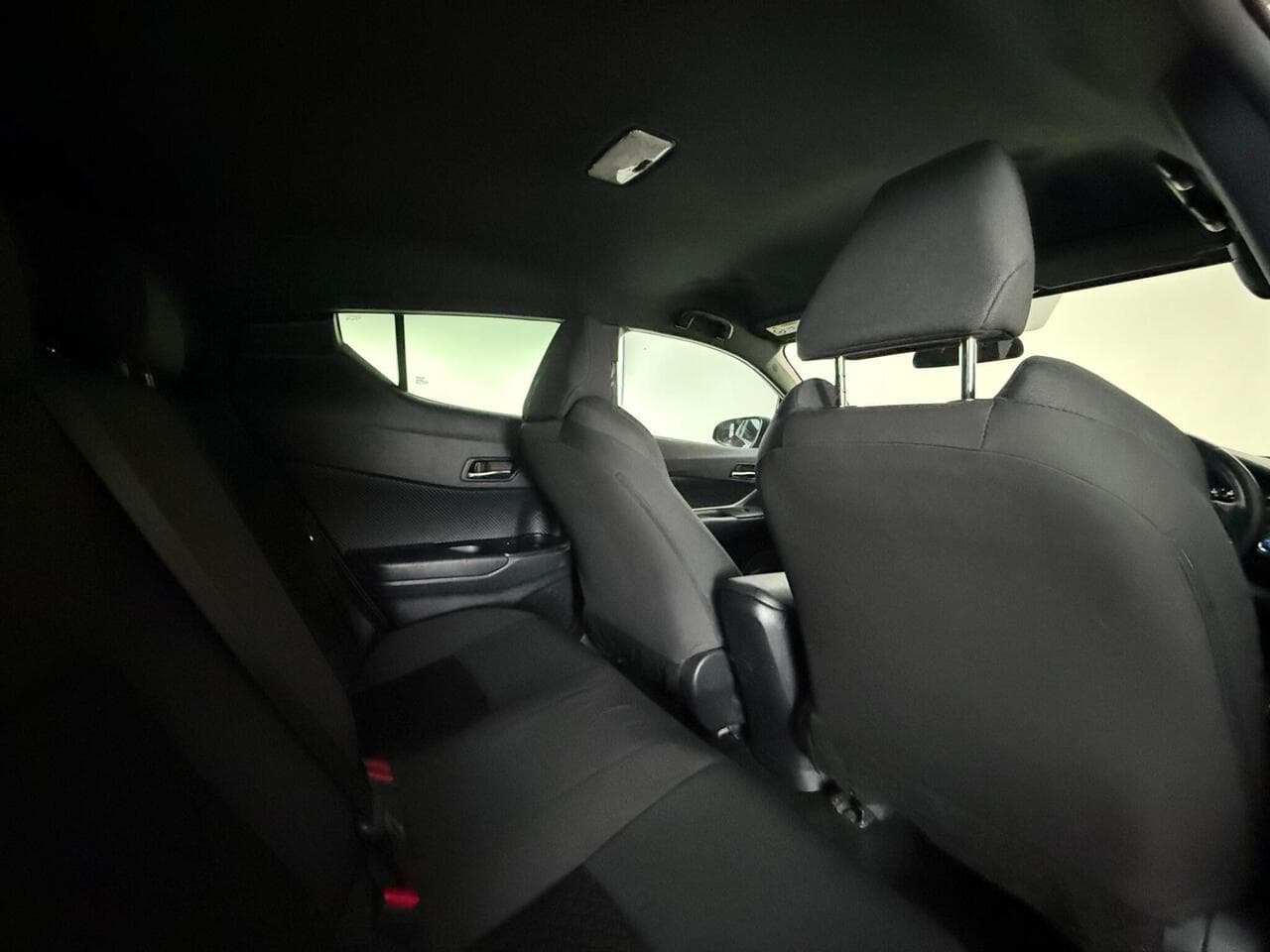 Toyota C-HR thumbnail Seats Rear