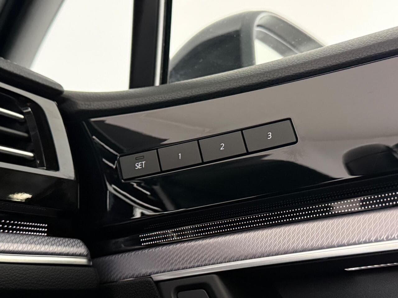 Volkswagen Touareg thumbnail Misc Controls