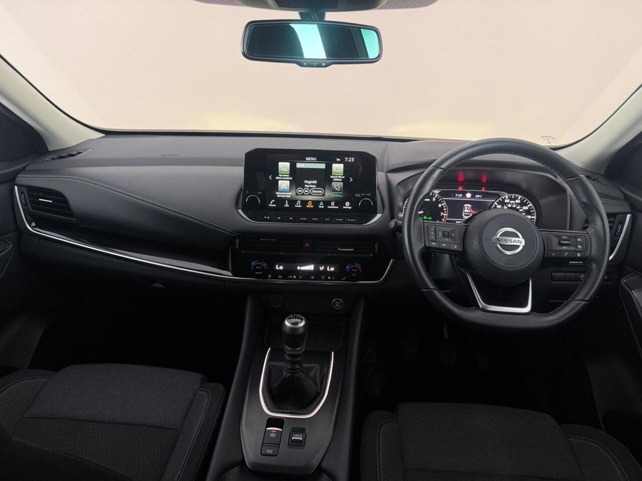 Nissan Qashqai thumbnail Interior Front