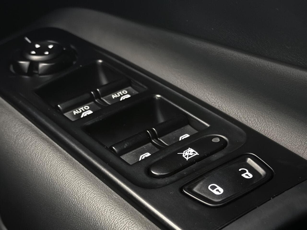 Jeep Renegade thumbnail Misc Controls