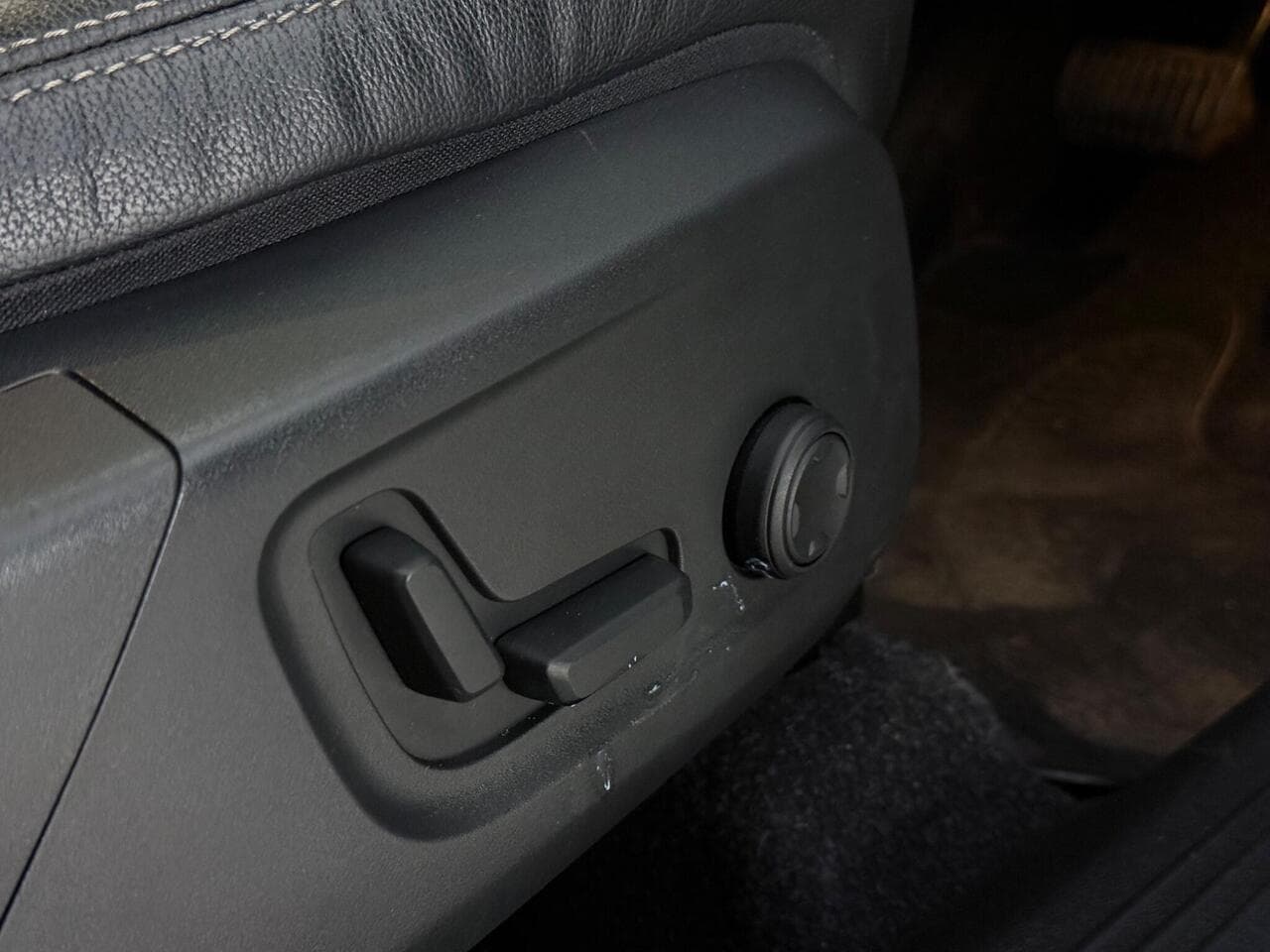 Volvo XC40 thumbnail Misc Controls