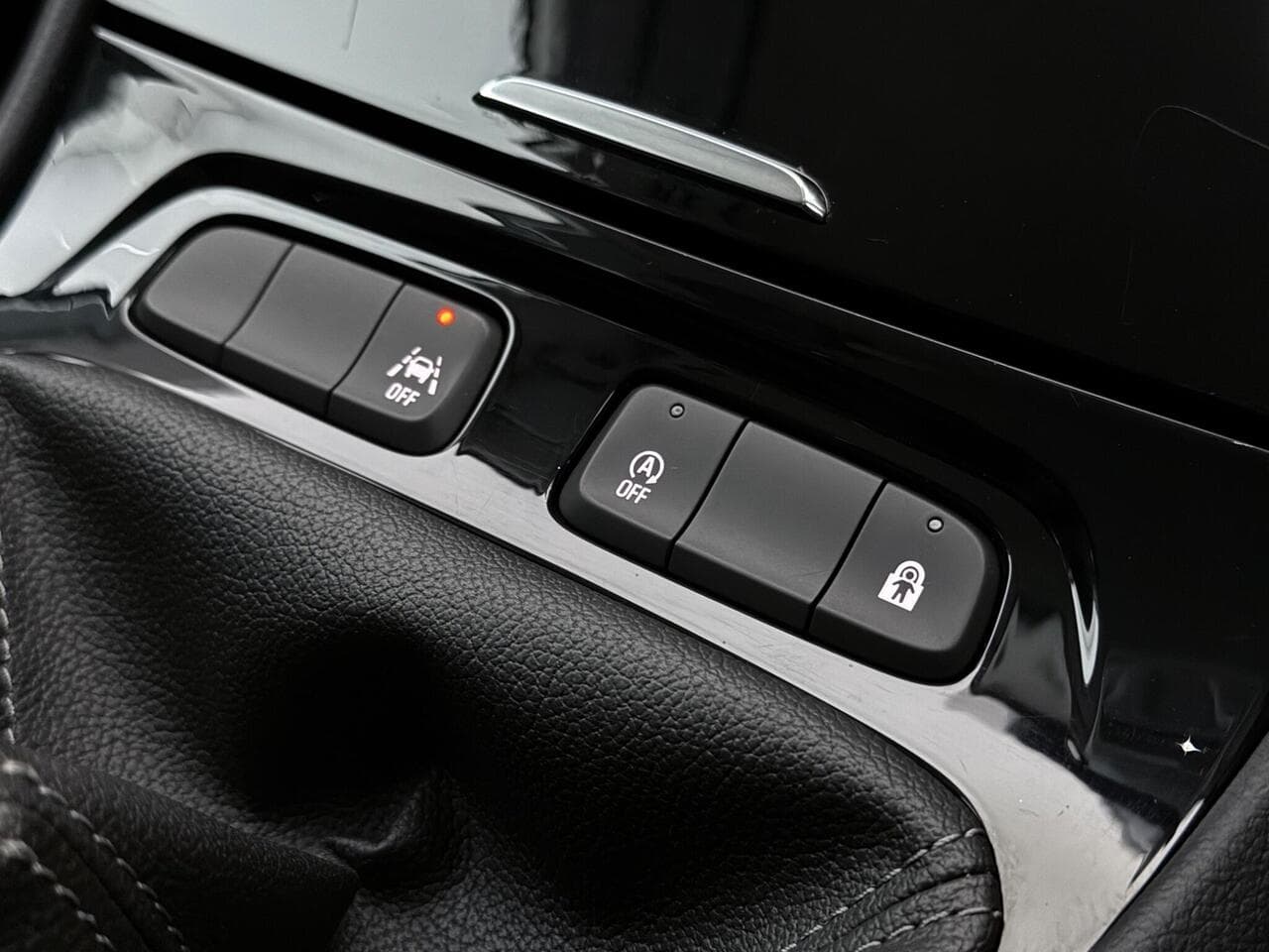 Vauxhall Grandland thumbnail Misc Controls
