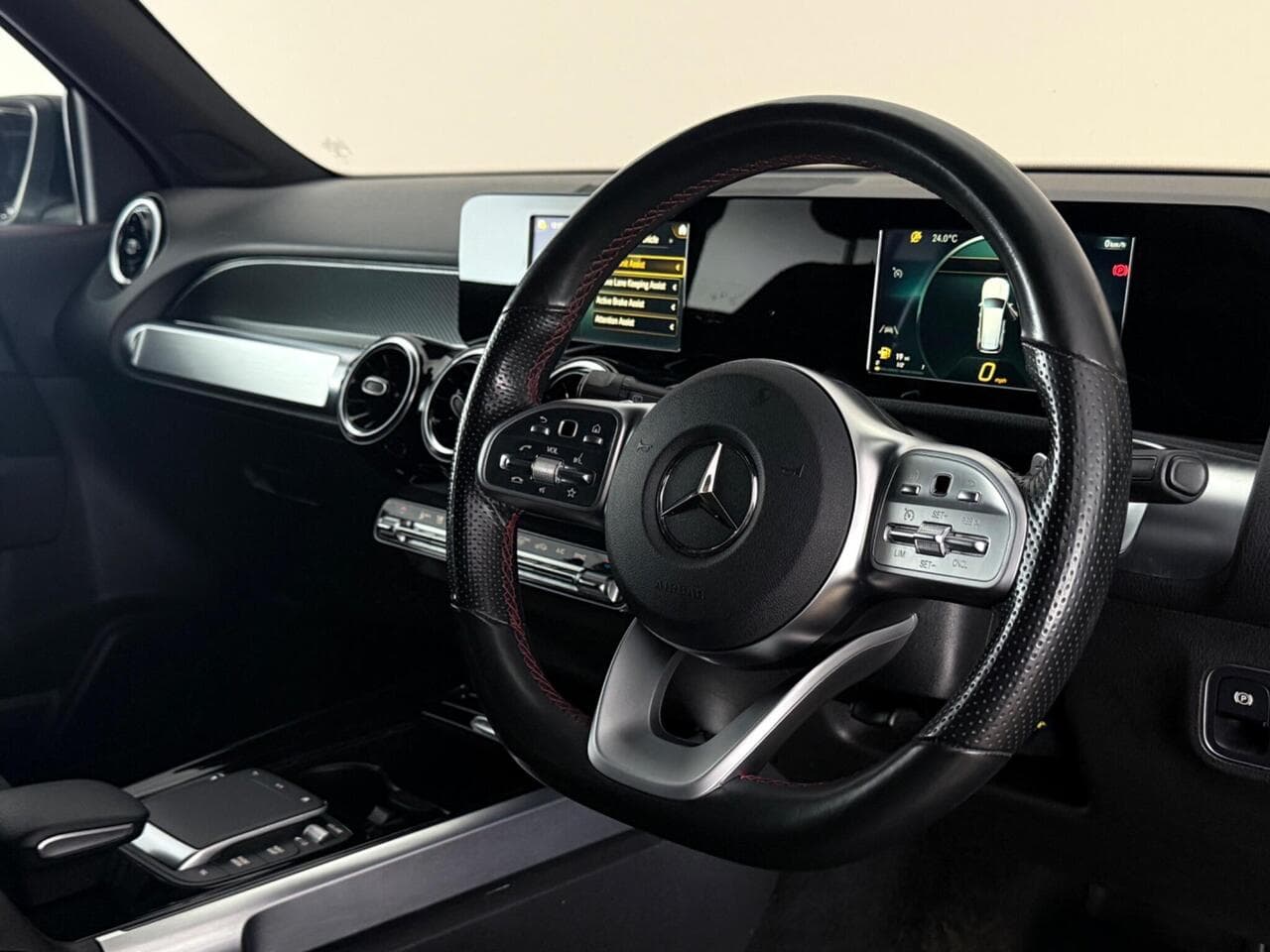 Mercedes-Benz GLB thumbnail Steering Wheel