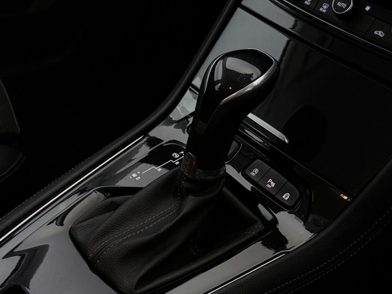 Vauxhall Grandland X thumbnail Interior Front