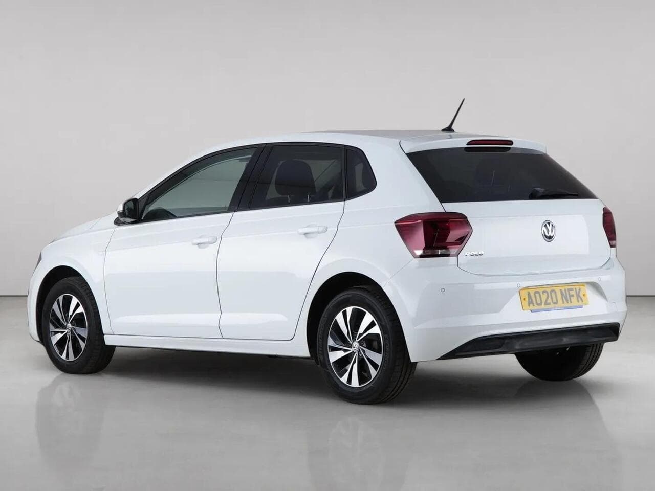 Volkswagen Polo thumbnail Rear Left