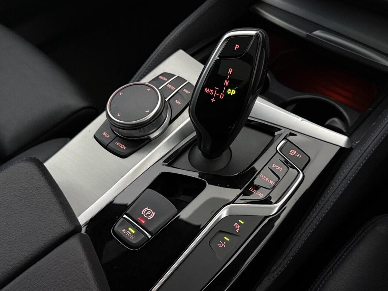 BMW 6 Series Gran Turismo thumbnail Interior Front