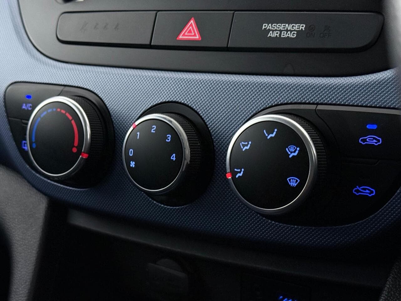 Hyundai i10 thumbnail Misc Controls