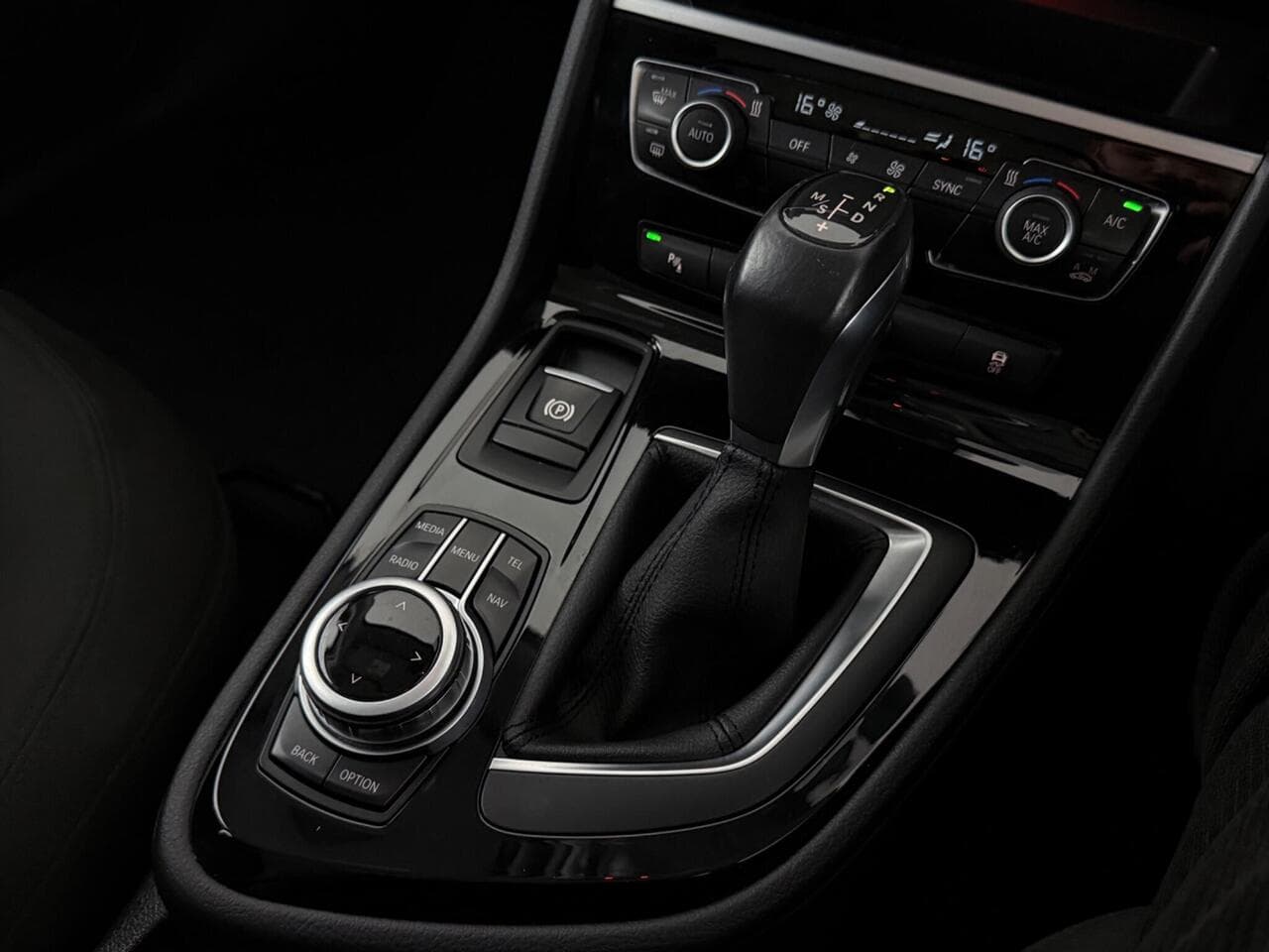 BMW 2 Series Active Tourer thumbnail Interior Front